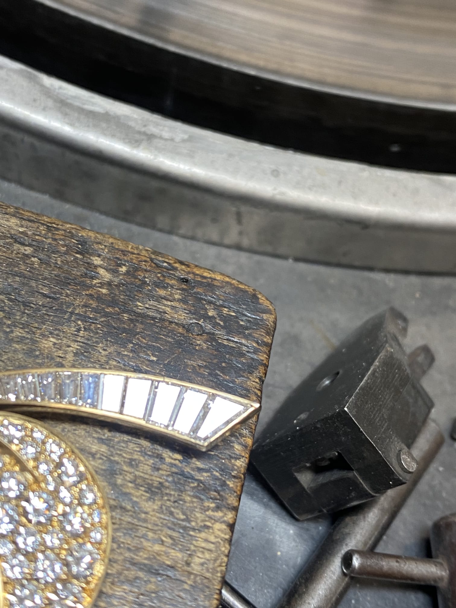 Ajustage complexe demi-lunes