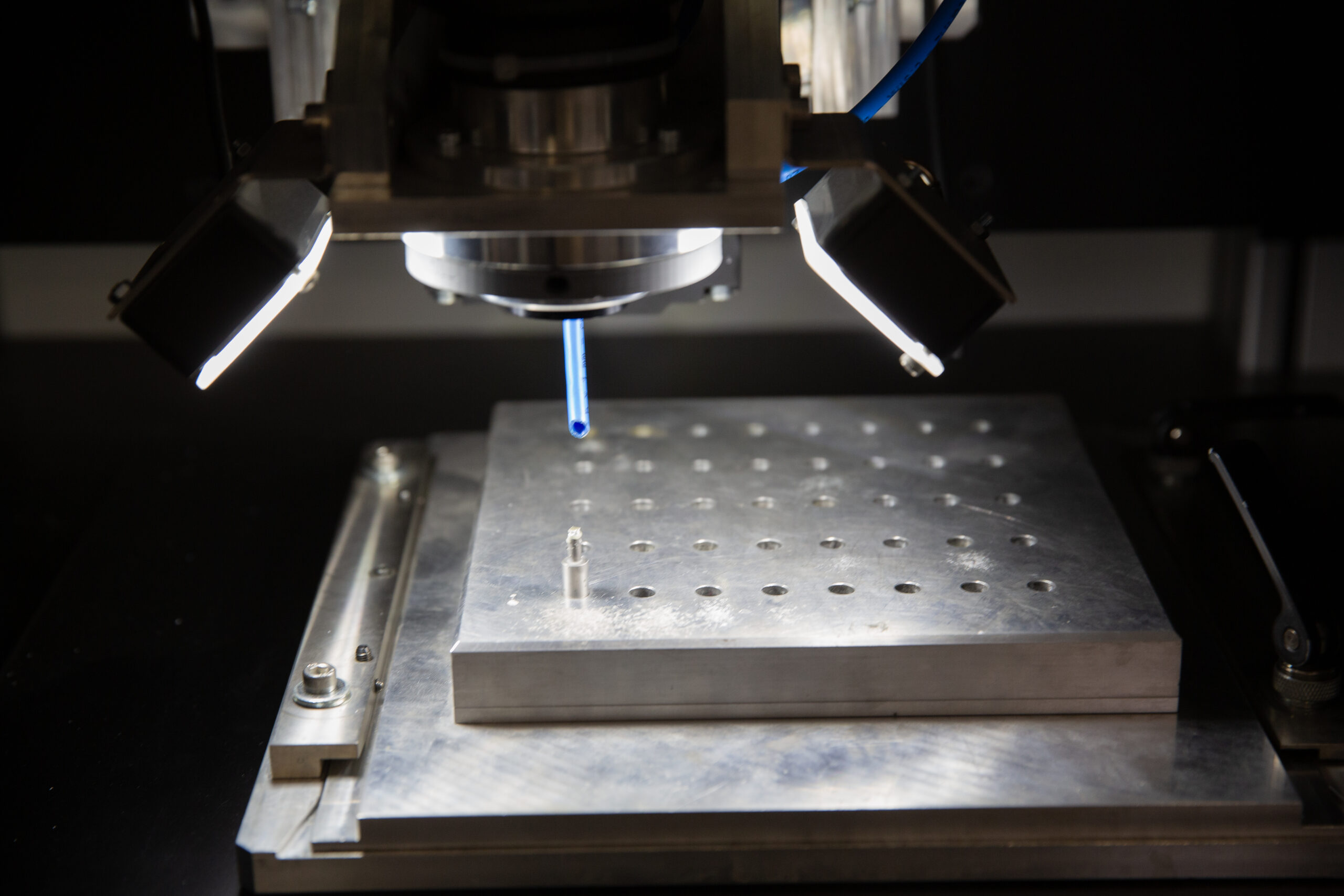 Découpe et perçage laser d'un diamant à l'atelier H&H